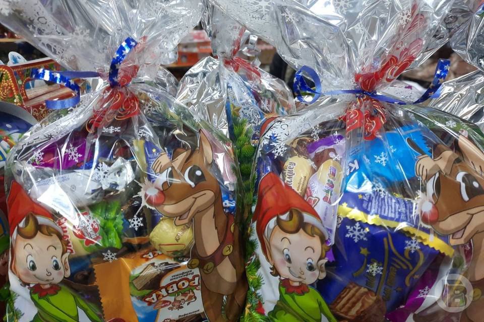 Волгоградцы рассказали, какую сумму готовят на празднование Нового года