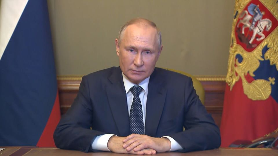 Владимир Путин объявил благодарность первому зампредседателю комитета финансов Волгоградской области Евгению Зенину и отметил почетной грамотой директора Волгоградского научно-исследовательского противочумного института...