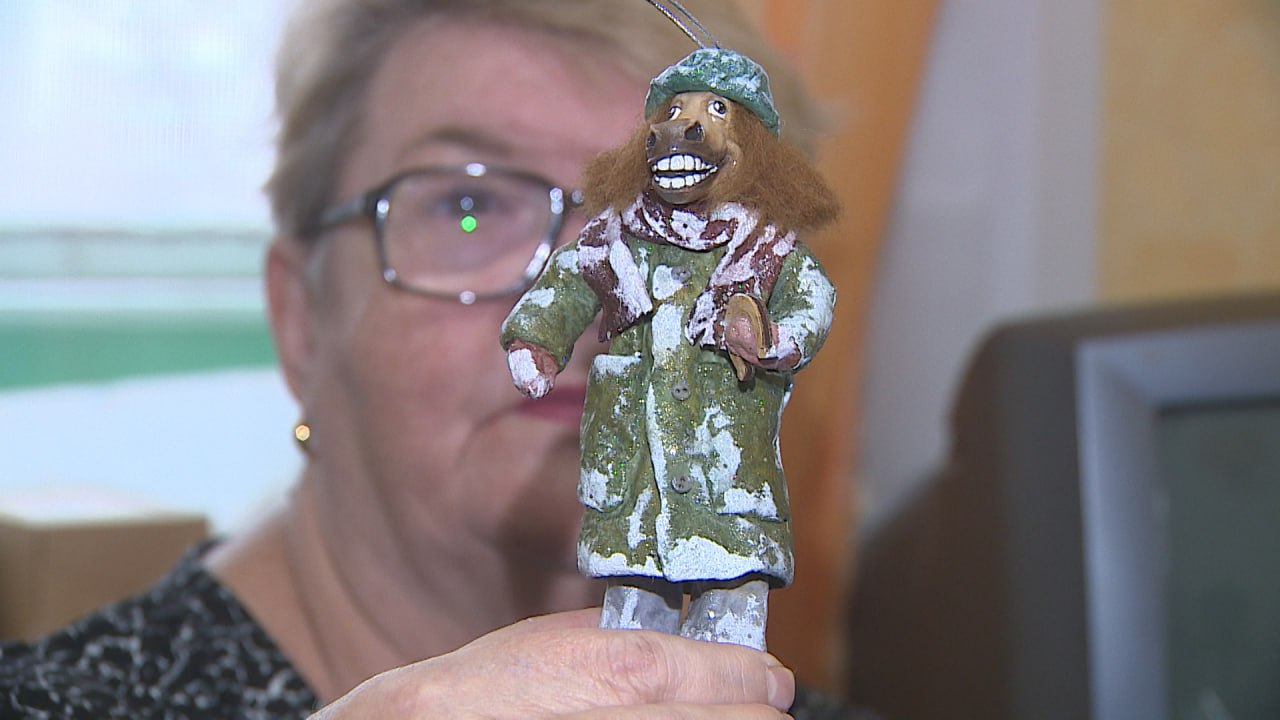 Волгоградка Ирина Калиниченко вместе с дочерью создает елочные ретроигрушки из ваты Волгоградка Ирина Калиниченко вместе с дочерью создает елочные ретроигрушки из ваты