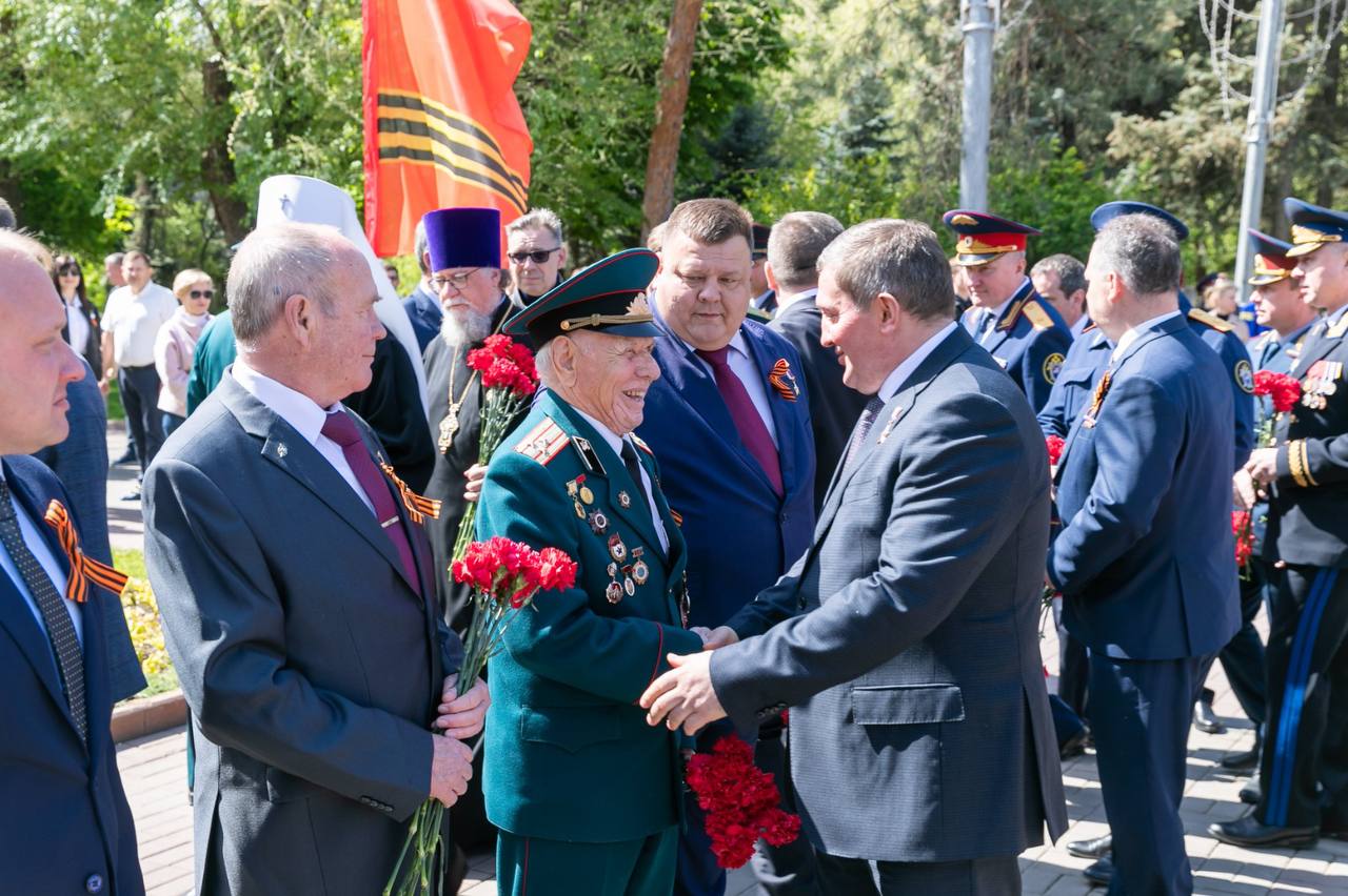 Губернатор Андрей Бочаров в телефонном разговоре поздравил со 100-летием Почетного гражданина Волгоградской области фронтовика Виктора Федоровича Шестеля