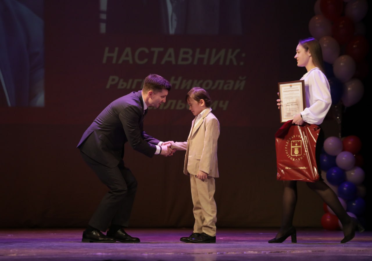 65 школьников удостоены персональных стипендий Волгоградской городской Думы