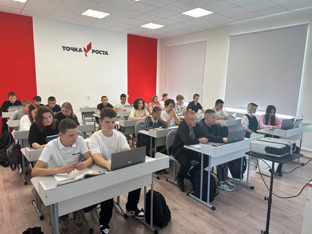 В Волгоградской области успешно развивают центры «Точка роста»