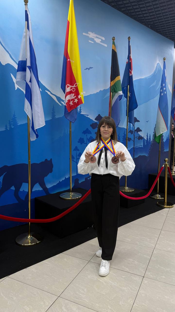 Жительница Волжского Анастасия Серебрякова привезла две бронзовые медали с чемпионата мира по парикмахерскому искусству Жительница Волжского Анастасия Серебрякова привезла две бронзовые медали с чемпионата мира по парикмахерскому искусству