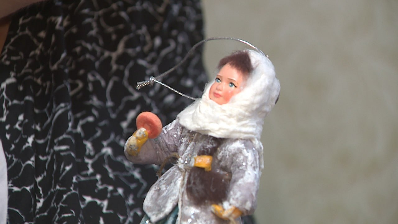 Волгоградка Ирина Калиниченко вместе с дочерью создает елочные ретроигрушки из ваты Волгоградка Ирина Калиниченко вместе с дочерью создает елочные ретроигрушки из ваты