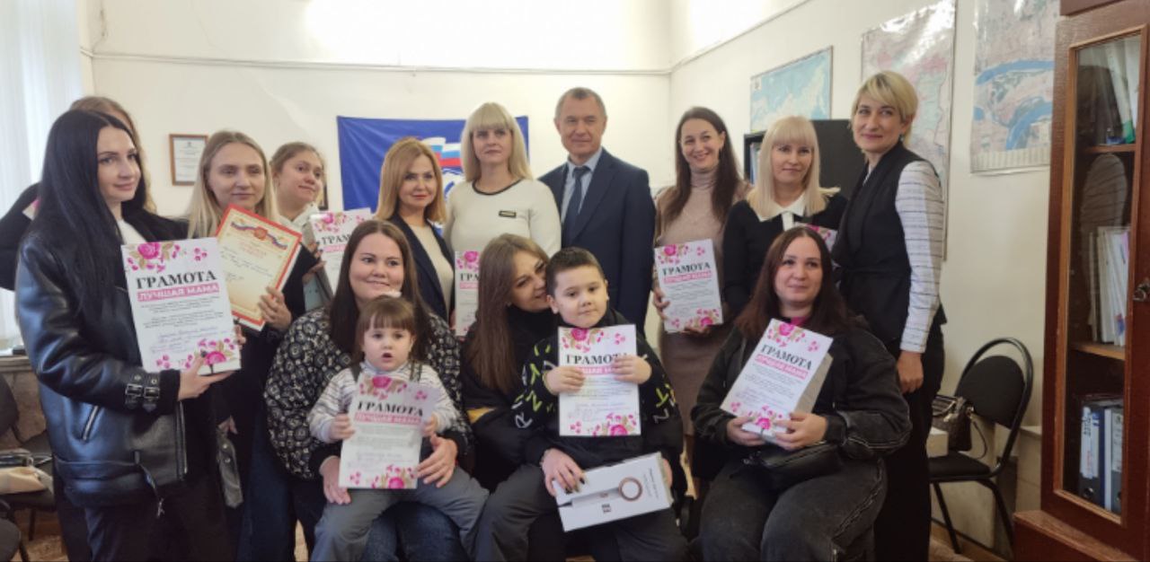 В местной общественной приёмной прошёл депутатский прием многодетных мам и жен участников СВО, приуроченный ко Дню рождения Партии "Единая Россия" В местной общественной приёмной прошёл депутатский прием многодетных мам и жен участников СВО, приуроченный ко Дню рождения Партии "Единая Россия"