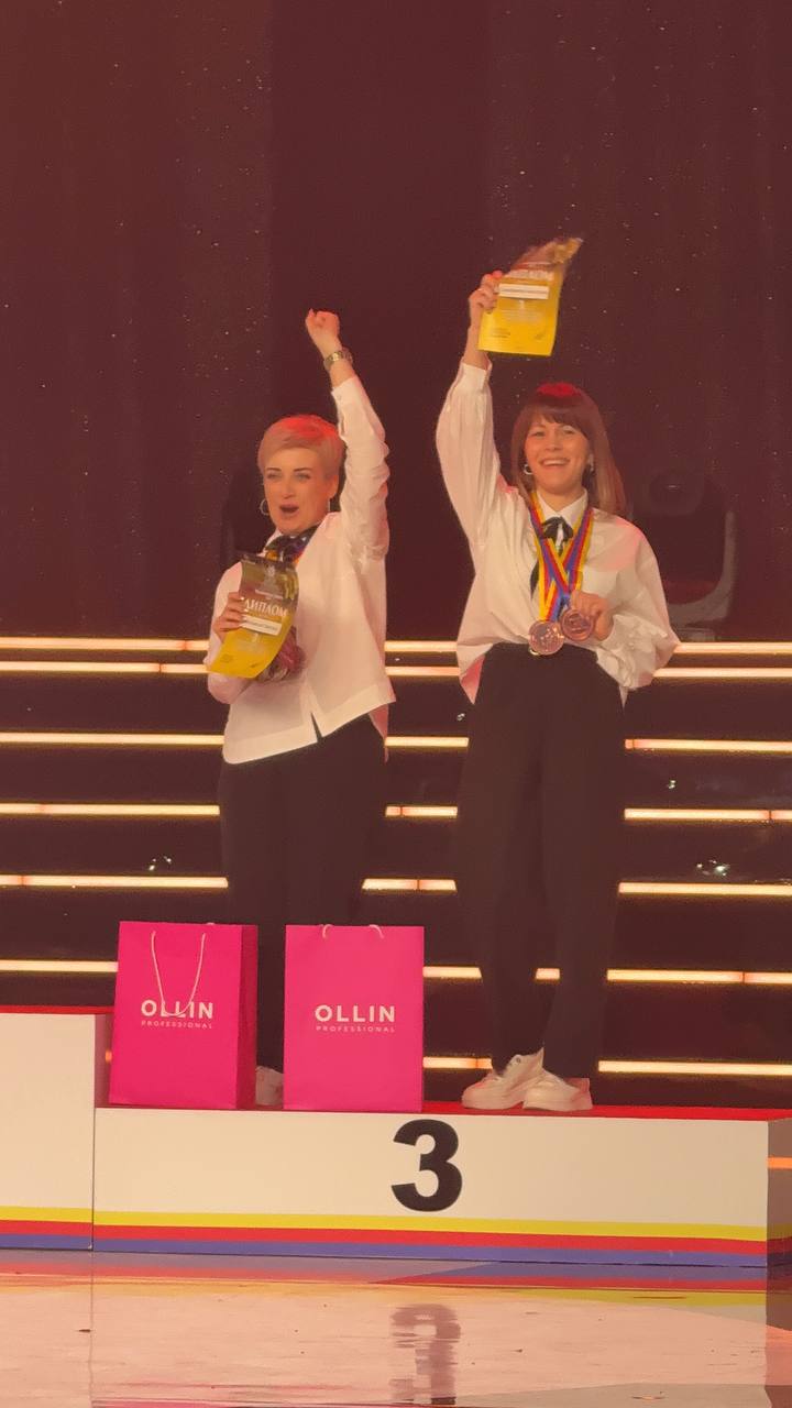 Жительница Волжского Анастасия Серебрякова привезла две бронзовые медали с чемпионата мира по парикмахерскому искусству Жительница Волжского Анастасия Серебрякова привезла две бронзовые медали с чемпионата мира по парикмахерскому искусству