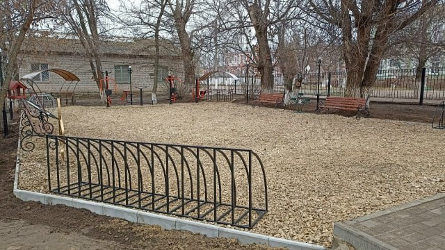 В средней школе № 6 г. Урюпинска, благодаря победе в конкурсе 2024 года, появилась уютная и красивая площадка со скамейками, уличными тренажёрами и беседками В средней школе № 6 г. Урюпинска, благодаря победе в конкурсе 2024 года, появилась уютная и красивая площадка со скамейками, уличными тренажёрами и беседками