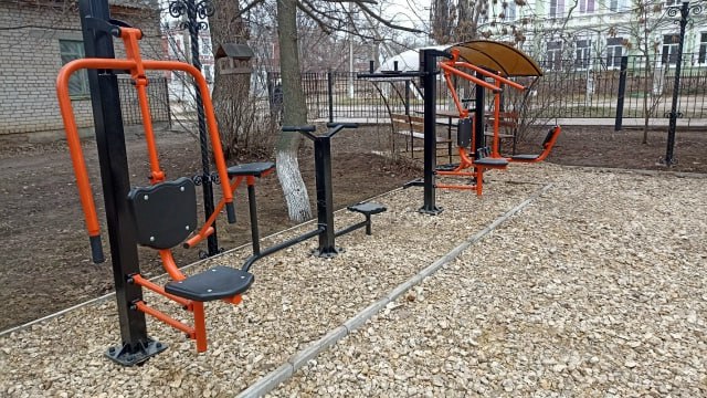 В средней школе № 6 г. Урюпинска, благодаря победе в конкурсе 2024 года, появилась уютная и красивая площадка со скамейками, уличными тренажёрами и беседками В средней школе № 6 г. Урюпинска, благодаря победе в конкурсе 2024 года, появилась уютная и красивая площадка со скамейками, уличными тренажёрами и беседками