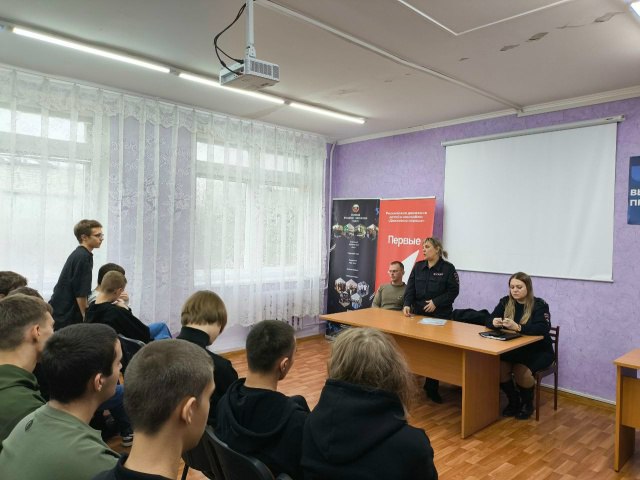 В Волгограде сотрудники транспортной полиции встретились со студентами Фроловского промышленно-экономического техникума