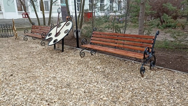 В средней школе № 6 г. Урюпинска, благодаря победе в конкурсе 2024 года, появилась уютная и красивая площадка со скамейками, уличными тренажёрами и беседками В средней школе № 6 г. Урюпинска, благодаря победе в конкурсе 2024 года, появилась уютная и красивая площадка со скамейками, уличными тренажёрами и беседками