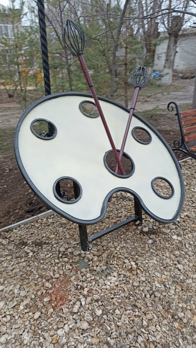 В средней школе № 6 г. Урюпинска, благодаря победе в конкурсе 2024 года, появилась уютная и красивая площадка со скамейками, уличными тренажёрами и беседками В средней школе № 6 г. Урюпинска, благодаря победе в конкурсе 2024 года, появилась уютная и красивая площадка со скамейками, уличными тренажёрами и беседками