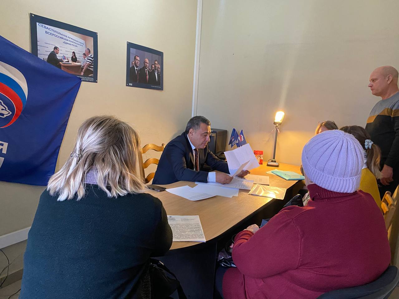 Руслан Шарифов пообщался с жителями своего округа в рамках личного приема граждан Руслан Шарифов пообщался с жителями своего округа в рамках личного приема граждан