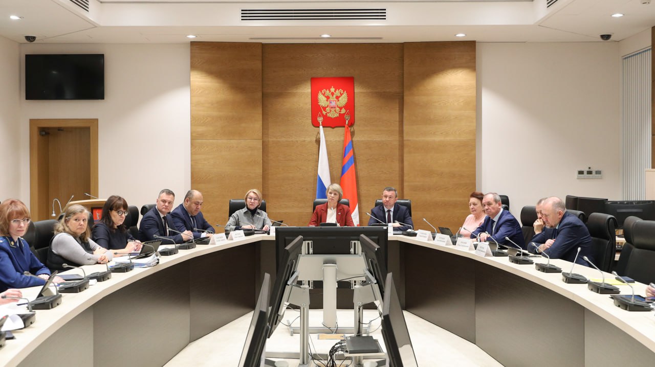 Сегодня состоялось заседание комитета Волгоградской областной Думы по государственному строительству, местному самоуправлению, развитию территорий и информационной политике под председательством Татьяны Распутиной