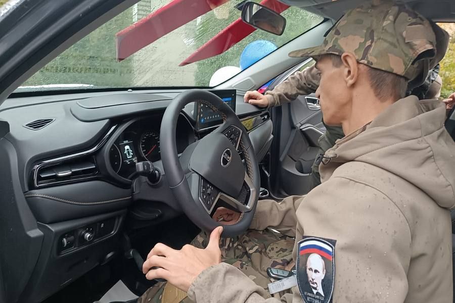 В Волгоградской области ветеранов СВО обеспечивают комплектами адаптивной одежды