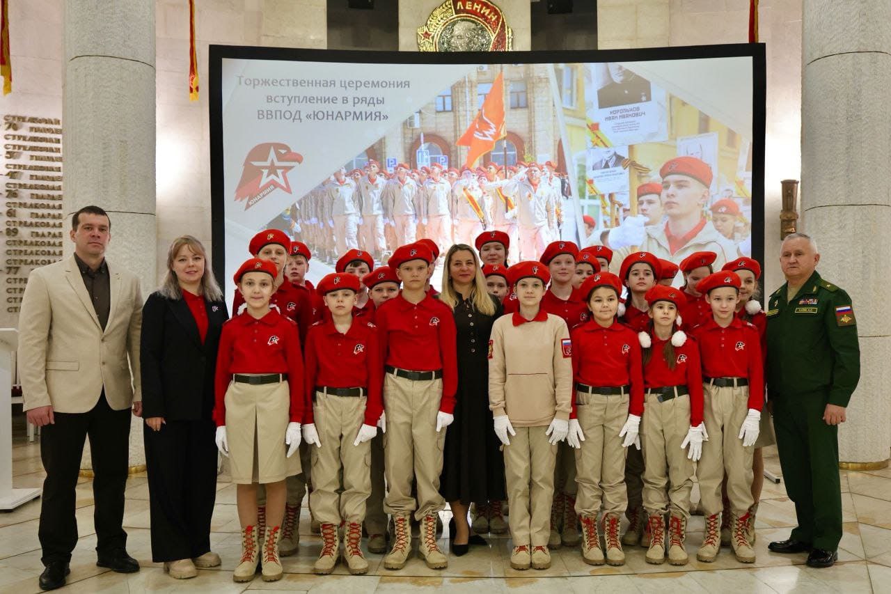 В Волгограде, на территории музея-заповедника «Сталинградская битва», прошла торжественная церемония посвящения в ряды «Юнармии»