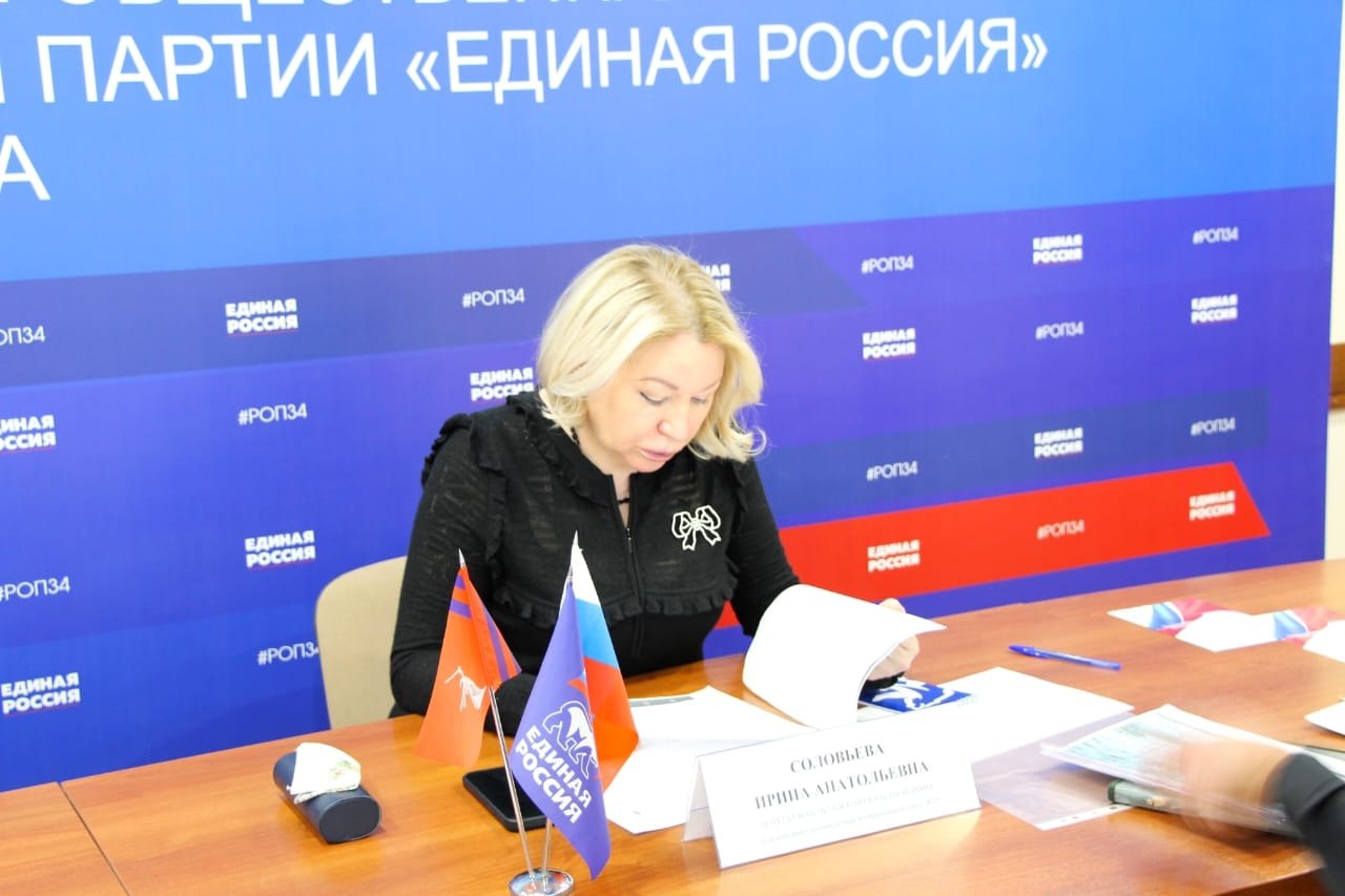 На площадке региональной приёмной партии парламентарий Ирина Соловьева пообщалась и разобрала ряд проблемных вопросов с волгоградцами На площадке региональной приёмной партии парламентарий Ирина Соловьева пообщалась и разобрала ряд проблемных вопросов с волгоградцами