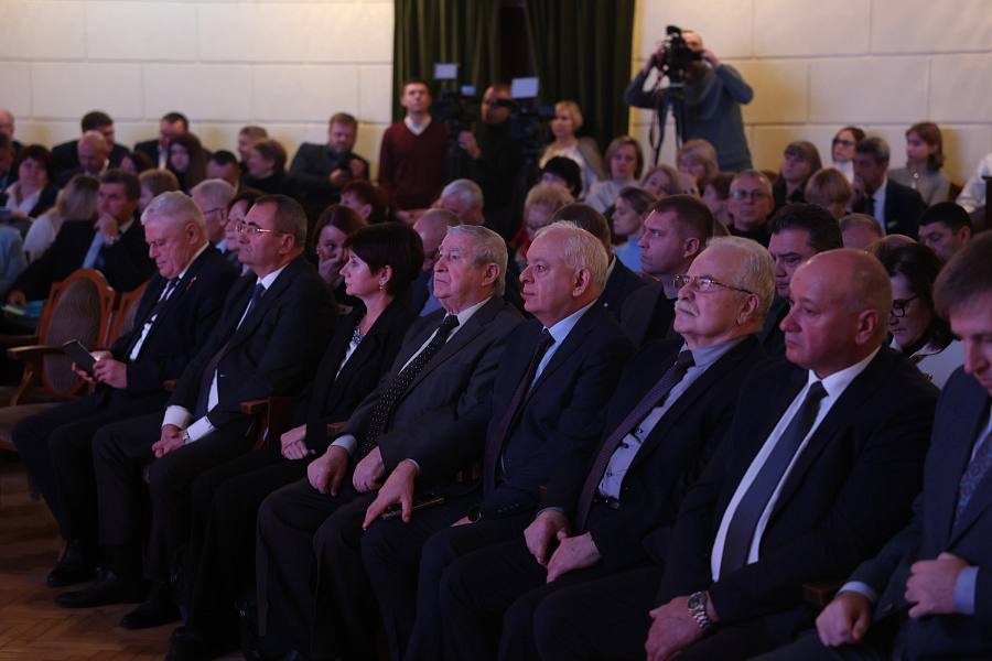 Андрей Бочаров принял участие в отчетно-выборной конференции профсоюзов Волгоградской области Андрей Бочаров принял участие в отчетно-выборной конференции профсоюзов Волгоградской области