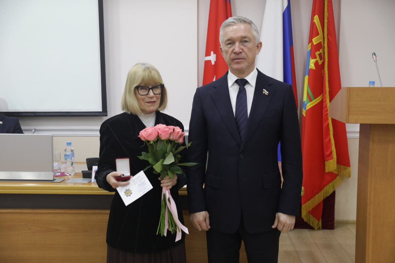 Муниципальная награда «За верность Отечеству» вручена волгоградским волонтерам Муниципальная награда «За верность Отечеству» вручена волгоградским волонтерам