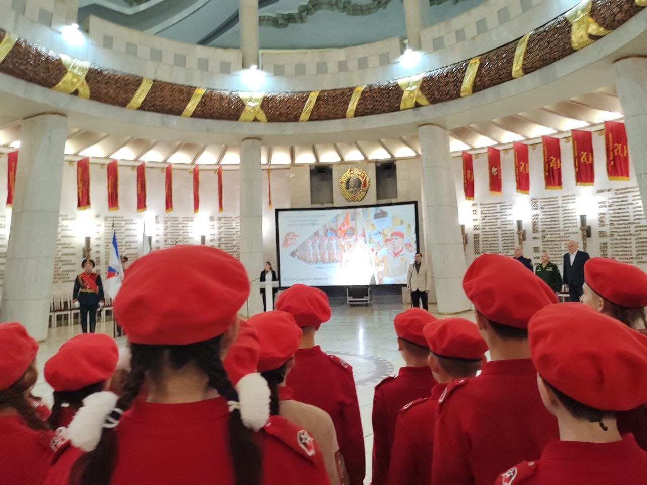 В Волгограде, на территории музея-заповедника «Сталинградская битва», прошла торжественная церемония посвящения в ряды «Юнармии» В Волгограде, на территории музея-заповедника «Сталинградская битва», прошла торжественная церемония посвящения в ряды «Юнармии»