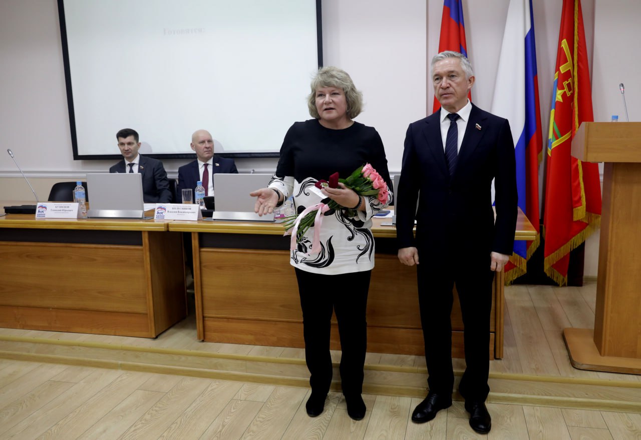 Муниципальная награда «За верность Отечеству» вручена волгоградским волонтерам Муниципальная награда «За верность Отечеству» вручена волгоградским волонтерам