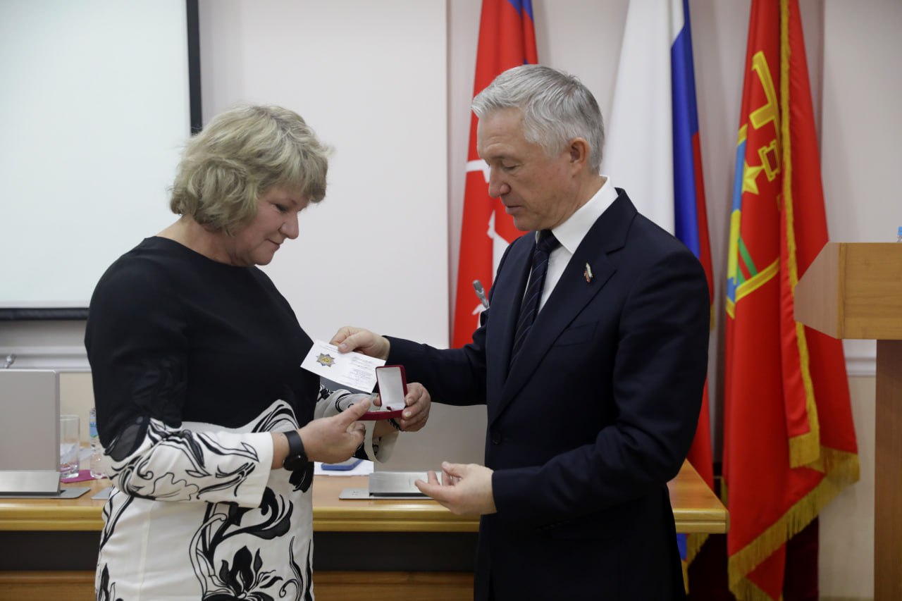 Муниципальная награда «За верность Отечеству» вручена волгоградским волонтерам Муниципальная награда «За верность Отечеству» вручена волгоградским волонтерам