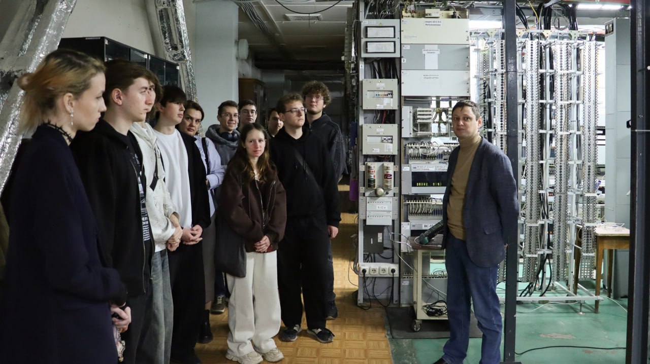 Перспективы трудоустройства и работы молодежи в цифровой индустрии тема встречи председателя профильного парламентского комитета, регионального координатора проекта «Цифровая Россия» Владимира Ефимова и депутата облдумы... Перспективы трудоустройства и работы молодежи в цифровой индустрии тема встречи председателя профильного парламентского комитета, регионального координатора проекта «Цифровая Россия» Владимира Ефимова и депутата облдумы...