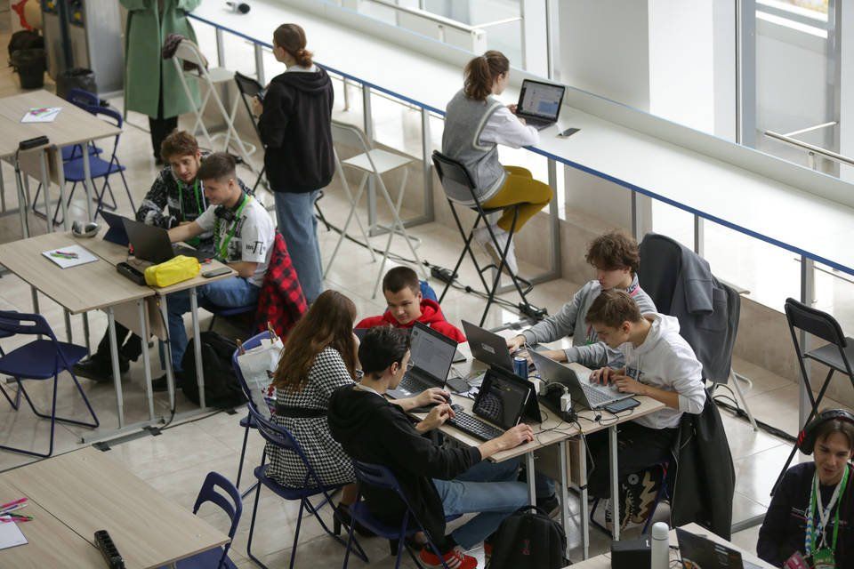 Волгоградских студентов обучат управлять бюджетом с применением нейросетей