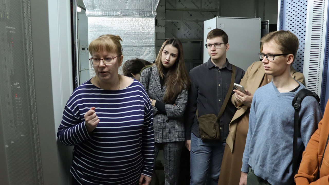 Перспективы трудоустройства и работы молодежи в цифровой индустрии тема встречи председателя профильного парламентского комитета, регионального координатора проекта «Цифровая Россия» Владимира Ефимова и депутата облдумы... Перспективы трудоустройства и работы молодежи в цифровой индустрии тема встречи председателя профильного парламентского комитета, регионального координатора проекта «Цифровая Россия» Владимира Ефимова и депутата облдумы...