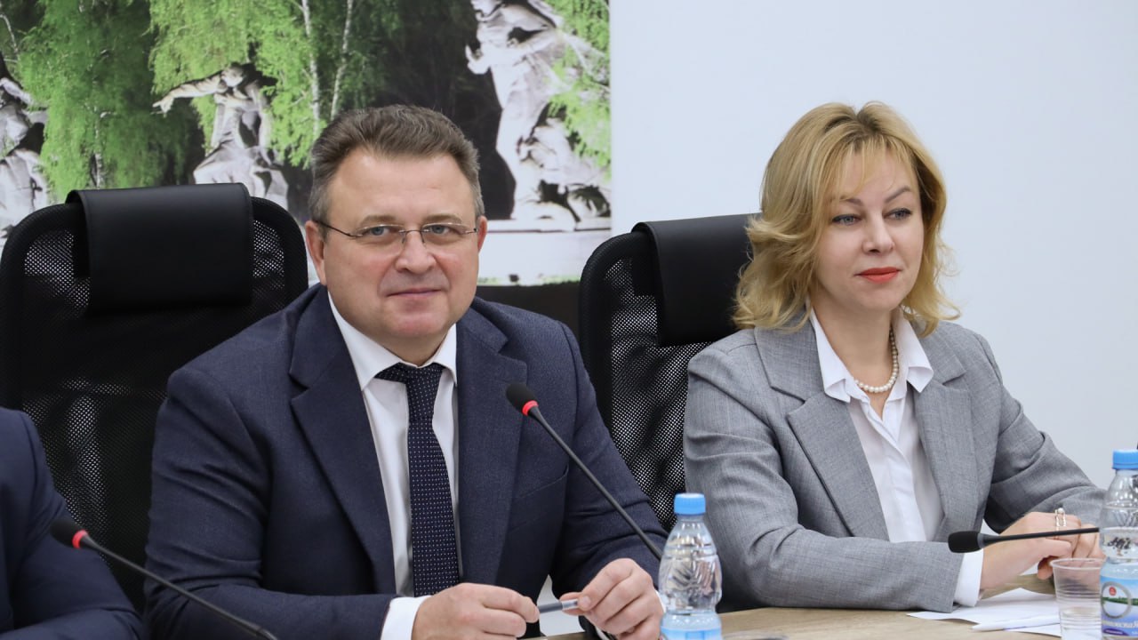 Перспективы трудоустройства и работы молодежи в цифровой индустрии тема встречи председателя профильного парламентского комитета, регионального координатора проекта «Цифровая Россия» Владимира Ефимова и депутата облдумы... Перспективы трудоустройства и работы молодежи в цифровой индустрии тема встречи председателя профильного парламентского комитета, регионального координатора проекта «Цифровая Россия» Владимира Ефимова и депутата облдумы...