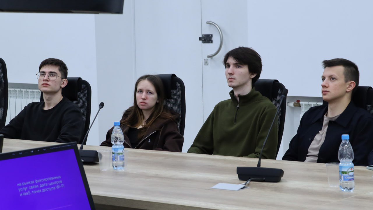 Перспективы трудоустройства и работы молодежи в цифровой индустрии тема встречи председателя профильного парламентского комитета, регионального координатора проекта «Цифровая Россия» Владимира Ефимова и депутата облдумы... Перспективы трудоустройства и работы молодежи в цифровой индустрии тема встречи председателя профильного парламентского комитета, регионального координатора проекта «Цифровая Россия» Владимира Ефимова и депутата облдумы...