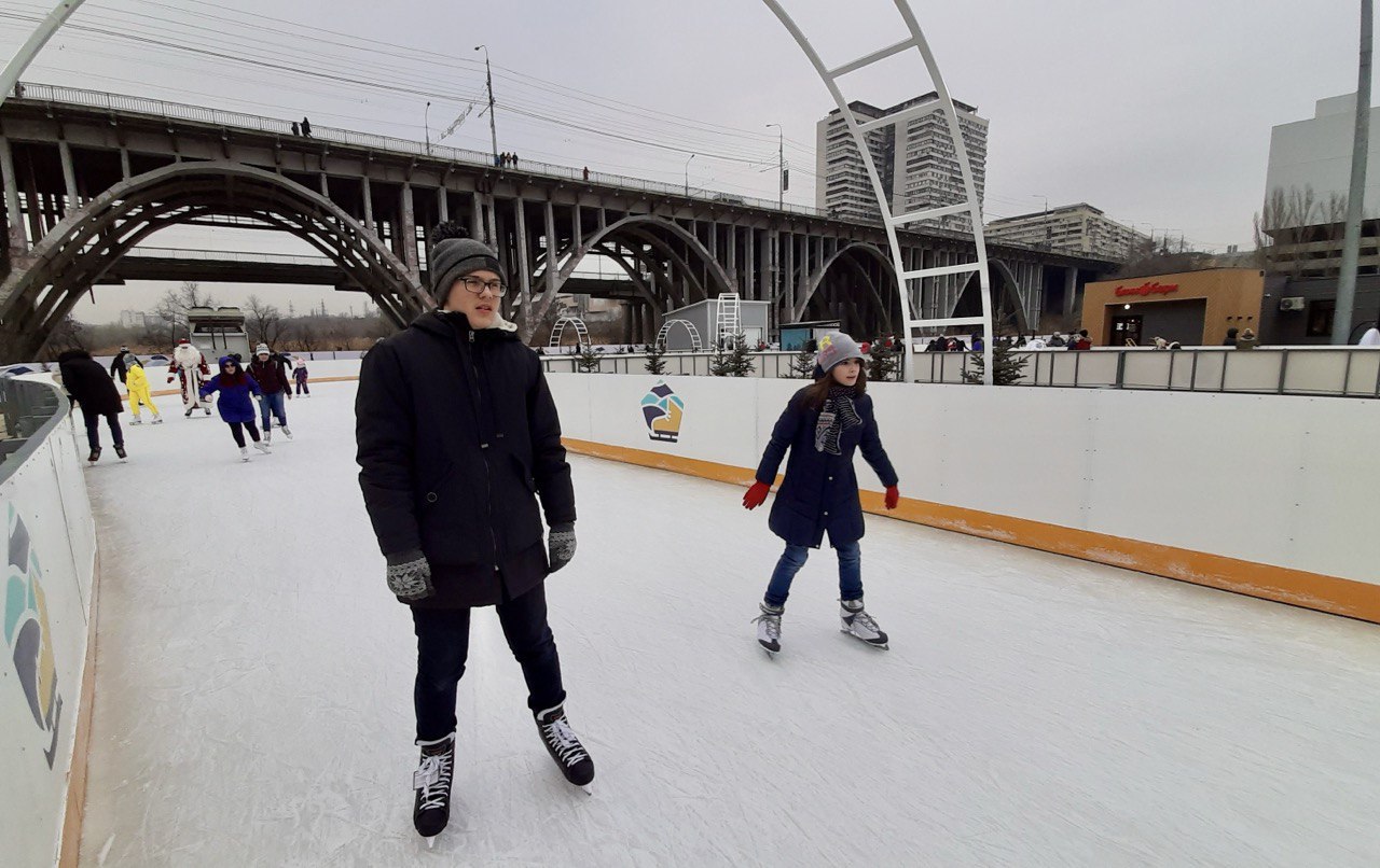 Первый ледовый каток открылся в центре Волгограда
