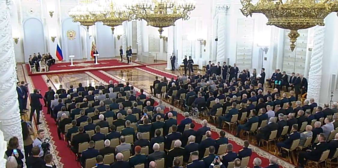 В День Героев Отечества губернатор Волгоградской области Герой России Андрей Бочаров принимает участие в торжественном мероприятии в Георгиевском зале Большого Кремлевского дворца, где Президент России Владимир Путин вручает...