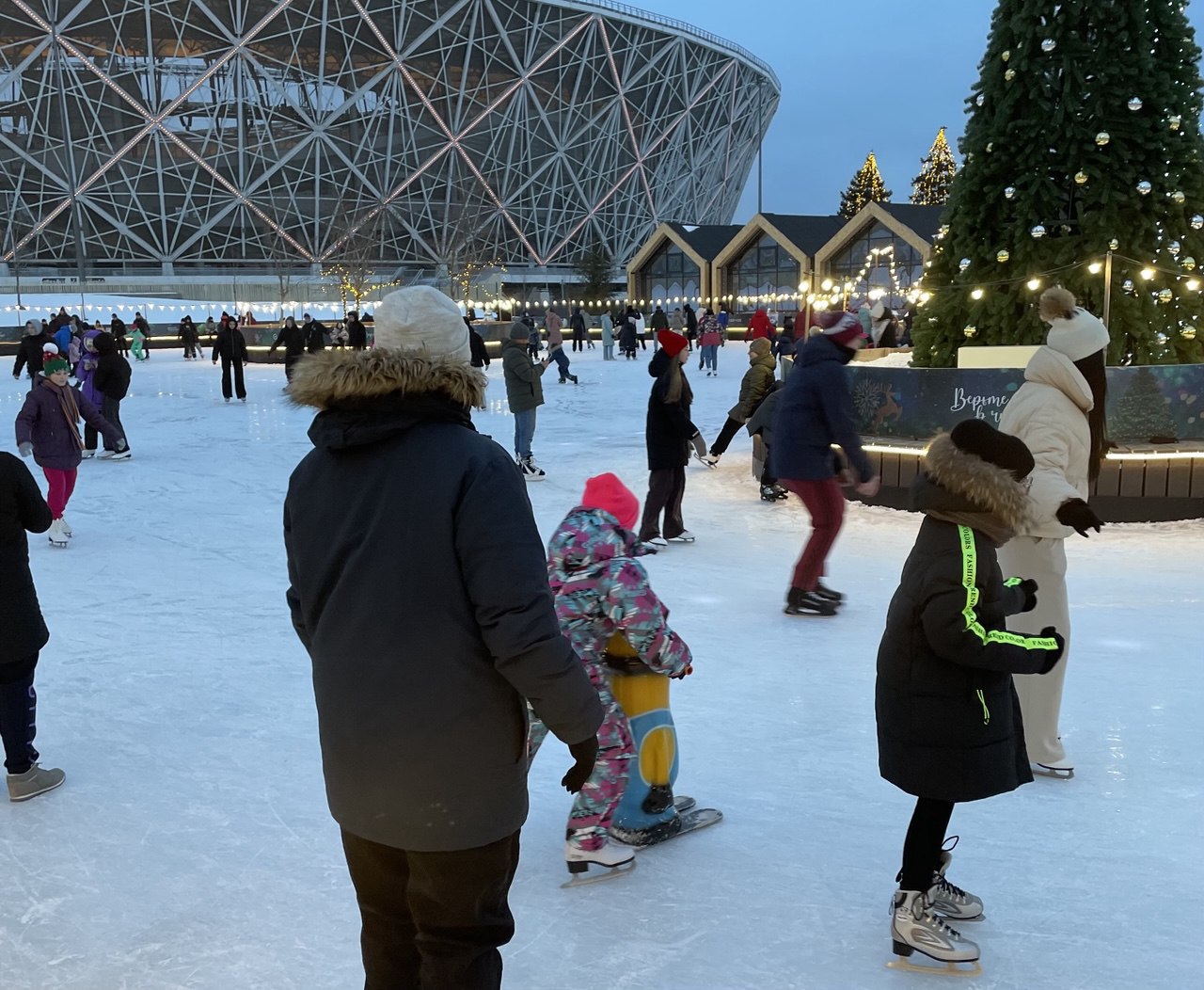 В Центральном парке сегодня открывается ледовый каток