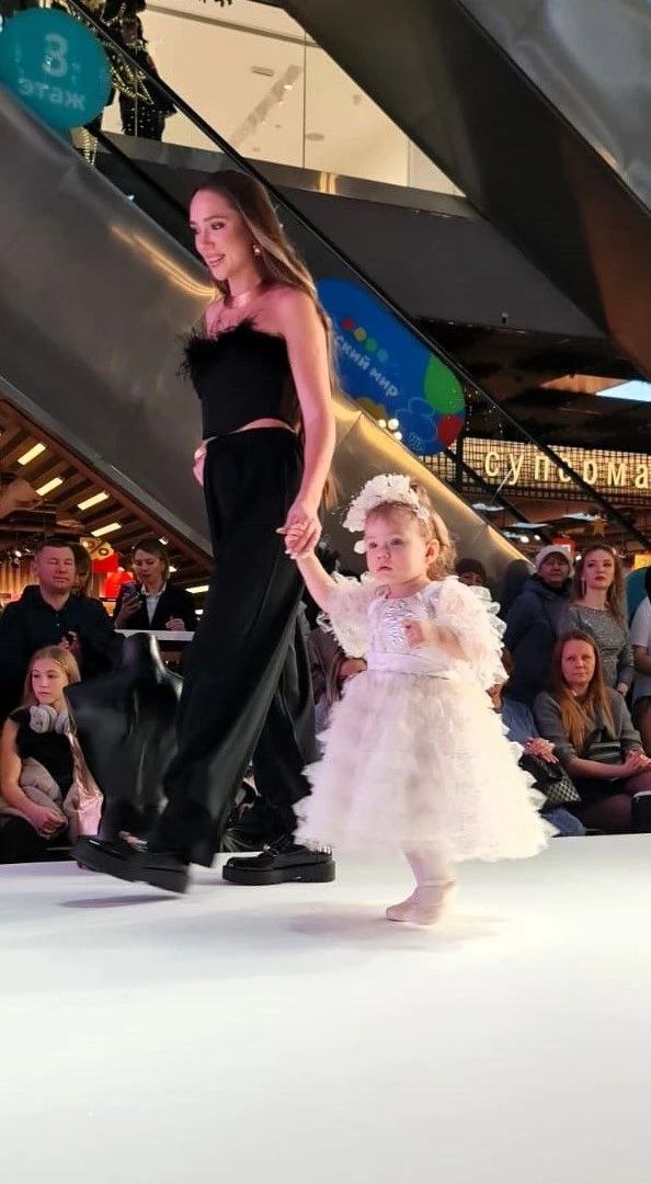 Волгоград, 7 декабря 2025 г. – Торговый центр «Ворошиловский» стал эпицентром праздника моды! Новогодний Fashion-показ собрал гостей всех возрастов, которые наслаждались яркими нарядами и образами от лучших локальных... Волгоград, 7 декабря 2025 г. – Торговый центр «Ворошиловский» стал эпицентром праздника моды! Новогодний Fashion-показ собрал гостей всех возрастов, которые наслаждались яркими нарядами и образами от лучших локальных...