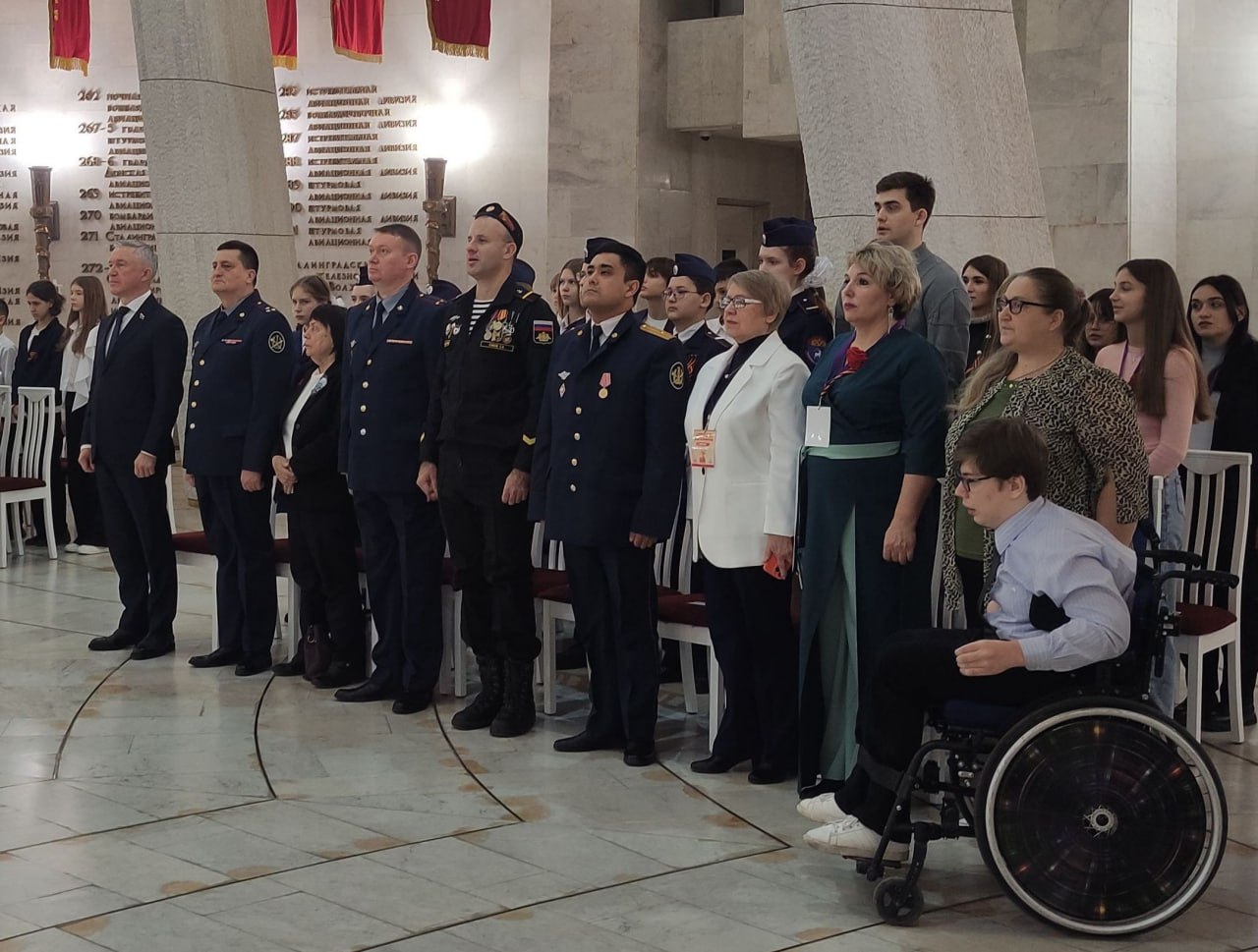 Сегодня, в День Героев Отечества, музей-панорама «Сталинградская битва» стала местом торжественного награждения школьников – победителей проекта «Ни шагу назад! Мой Сталинград!» Сегодня, в День Героев Отечества, музей-панорама «Сталинградская битва» стала местом торжественного награждения школьников – победителей проекта «Ни шагу назад! Мой Сталинград!»