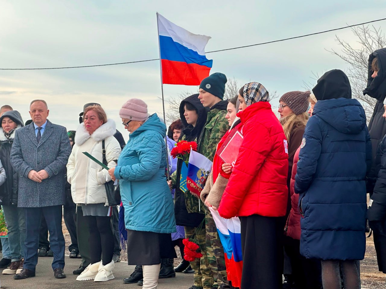 Ко Дню Героев Отечества в поселке Краснооктябрьский к мемориальной аллее, где вечно хранятся имена местных жителей, отдавших жизнь за Родину в разные годы, прибавились два новых баннера с проектом «Ребята с нашего двора» Ко Дню Героев Отечества в поселке Краснооктябрьский к мемориальной аллее, где вечно хранятся имена местных жителей, отдавших жизнь за Родину в разные годы, прибавились два новых баннера с проектом «Ребята с нашего двора»