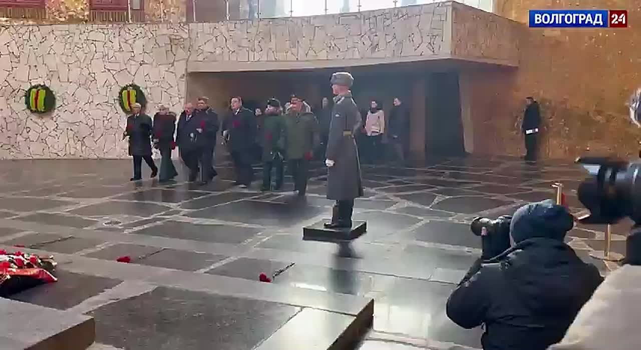 Память погибших защитников почтили на Мамаевом кургане в День героев Отечества