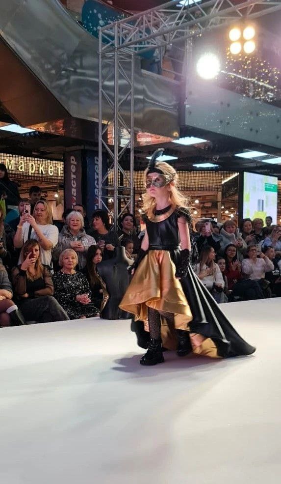 Волгоград, 7 декабря 2025 г. – Торговый центр «Ворошиловский» стал эпицентром праздника моды! Новогодний Fashion-показ собрал гостей всех возрастов, которые наслаждались яркими нарядами и образами от лучших локальных... Волгоград, 7 декабря 2025 г. – Торговый центр «Ворошиловский» стал эпицентром праздника моды! Новогодний Fashion-показ собрал гостей всех возрастов, которые наслаждались яркими нарядами и образами от лучших локальных...