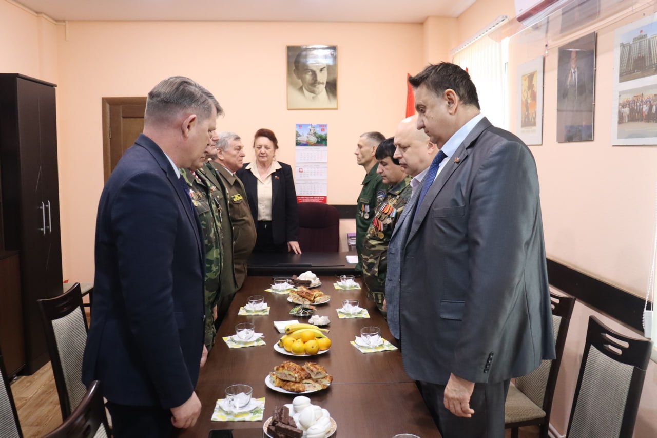 Депутаты фракции КПРФ Волгоградской областной Думы встретились с представителями различных поколений героев Отечества, защитников Родины Депутаты фракции КПРФ Волгоградской областной Думы встретились с представителями различных поколений героев Отечества, защитников Родины