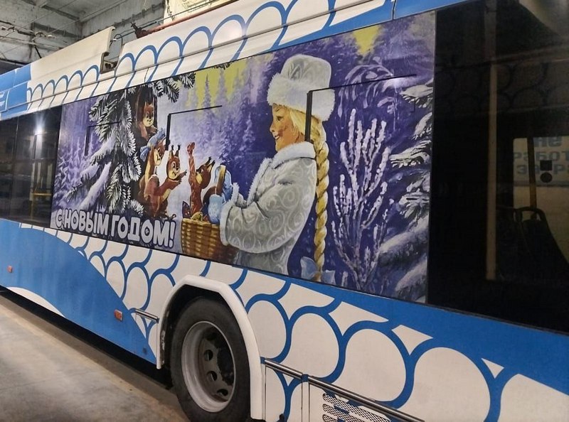 Общественный транспорт Волгограда украсят старыми новогодними открытками