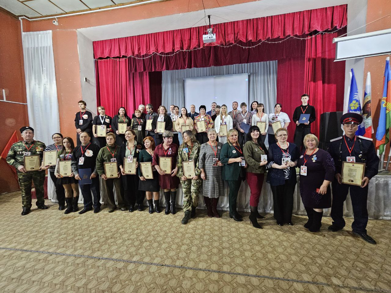 Вместе с депутатом Волгоградской городской Думы Владиславом Никоненко 7 декабря 2025 года принял участие в слёте волонтёров «Территория добрых дел 2025», который прошёл на базе волонтёрского штаба отряда «Возрождение» в... Вместе с депутатом Волгоградской городской Думы Владиславом Никоненко 7 декабря 2025 года принял участие в слёте волонтёров «Территория добрых дел 2025», который прошёл на базе волонтёрского штаба отряда «Возрождение» в...