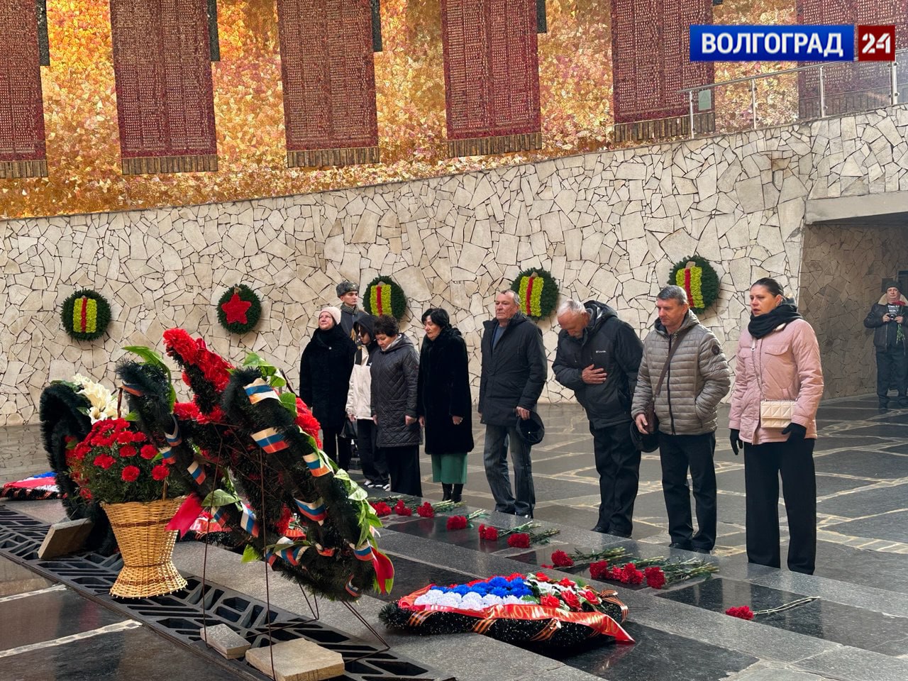 Память погибших защитников почтили на Мамаевом кургане в День героев Отечества Память погибших защитников почтили на Мамаевом кургане в День героев Отечества