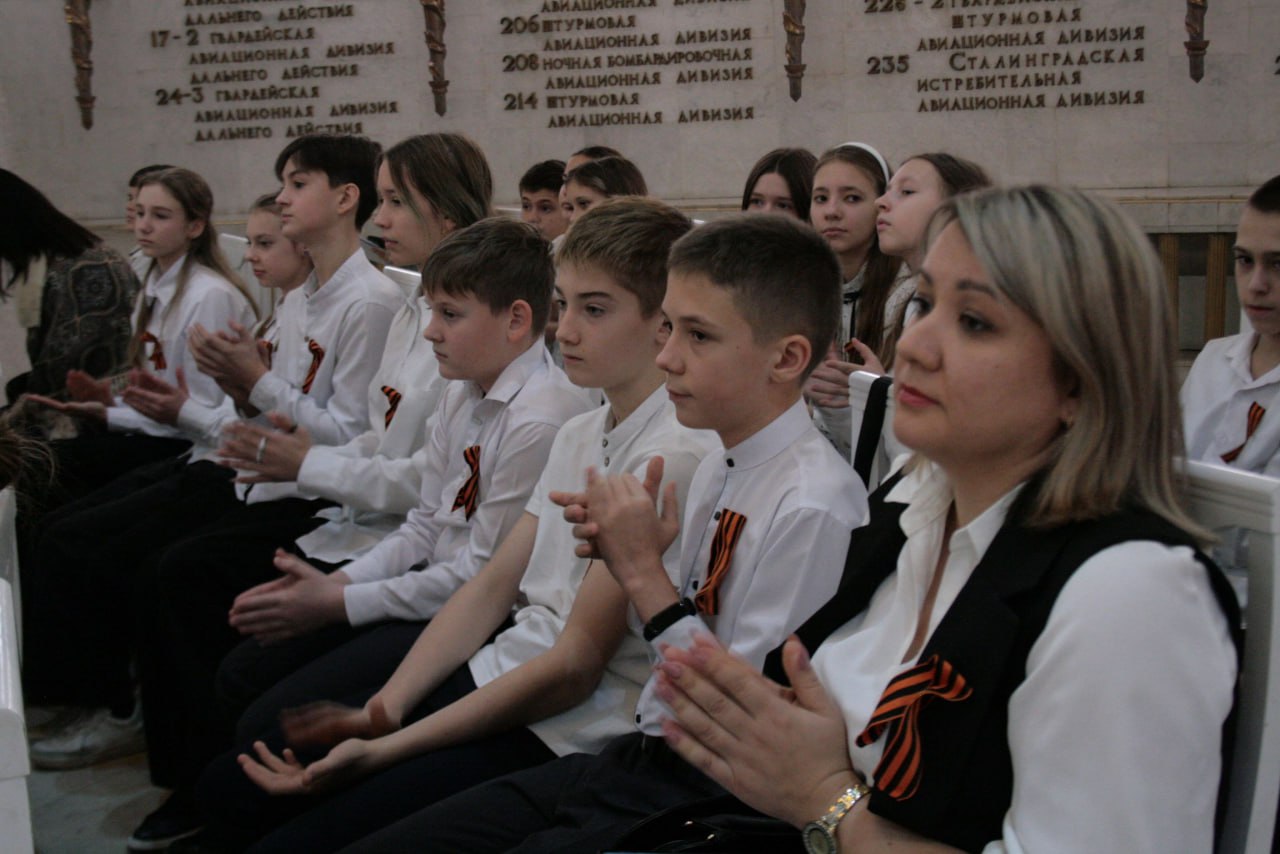 Сегодня, в День Героев Отечества, музей-панорама «Сталинградская битва» стала местом торжественного награждения школьников – победителей проекта «Ни шагу назад! Мой Сталинград!» Сегодня, в День Героев Отечества, музей-панорама «Сталинградская битва» стала местом торжественного награждения школьников – победителей проекта «Ни шагу назад! Мой Сталинград!»