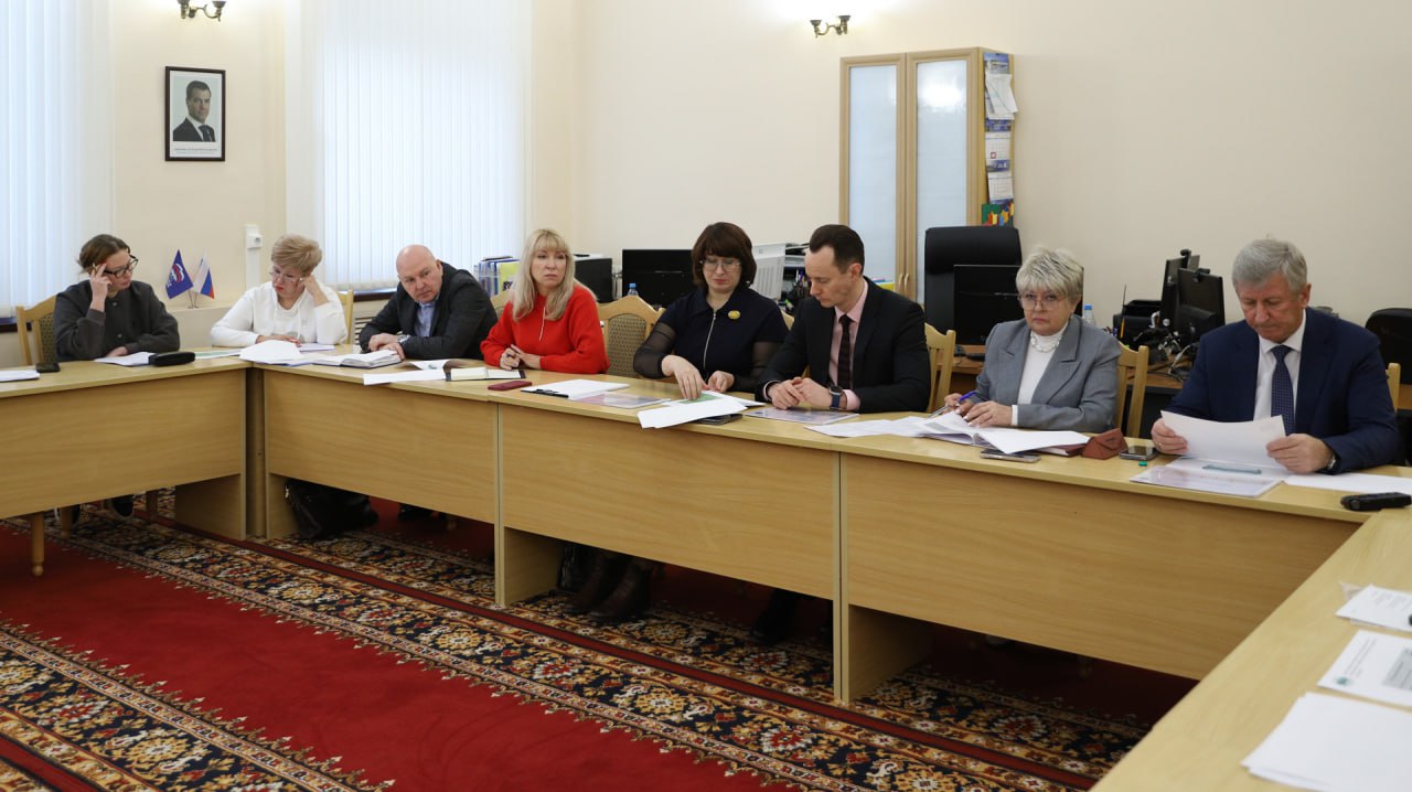 Рабочая группа по развитию социальной сферы региона, созданная при регпарламенте по инициативе губернатора Волгоградской области Андрея Бочарова, продолжает подготовку предложений по совершенствованию системы оказания...