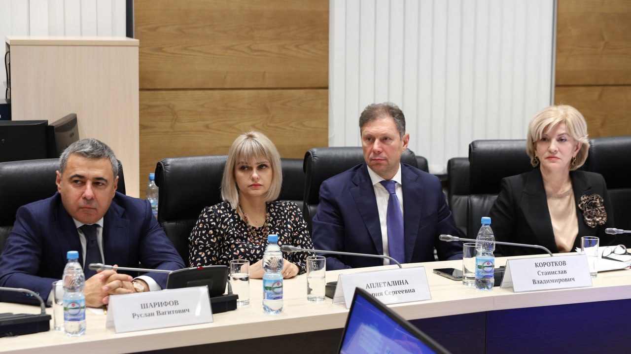 «Просвещение и нравственность: воспитание личности и вызовы времени» – такова тема круглого стола, который состоялся сегодня на площадке Волгоградской областной Думы «Просвещение и нравственность: воспитание личности и вызовы времени» – такова тема круглого стола, который состоялся сегодня на площадке Волгоградской областной Думы