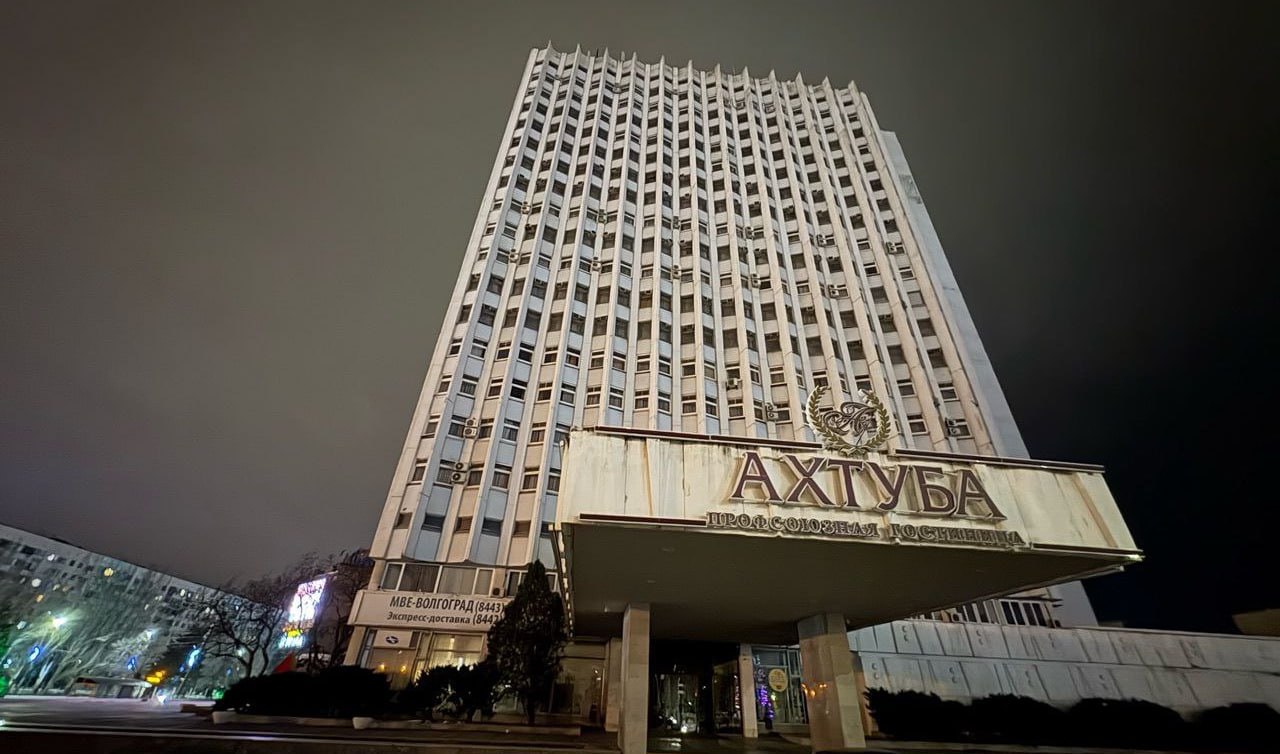 Судебные приставы на 60 суток приостановили работу гостиницы «Ахтуба» в Волжском