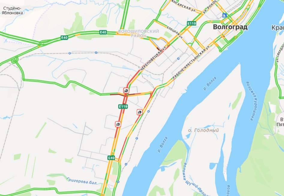 Волгоград встал в гигантской пробке, 2-я Продольная парализована авариями