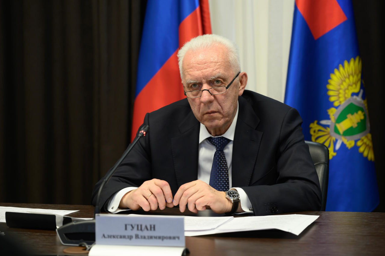 Александр Гуцан поручил решить вопрос с предоставлением необходимых льготных лекарств пенсионеру с сахарным диабетом