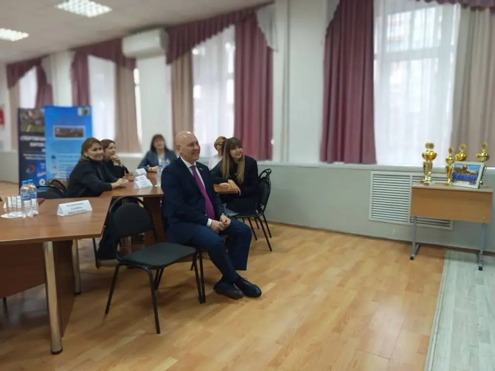 10 декабря в школе №100 Кировского района прошло важное событие – заседание Директорского клуба 10 декабря в школе №100 Кировского района прошло важное событие – заседание Директорского клуба