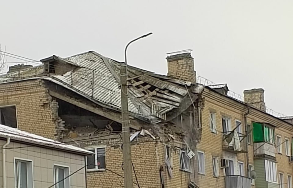 В социальных сетях появилось фото, предположительно, с места происшествия в городе Петров Вал по улице Ленина